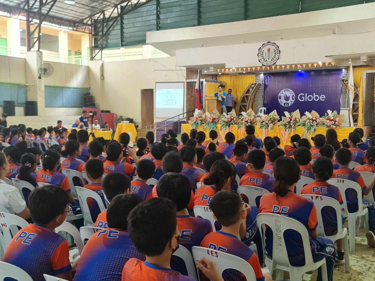 Globe Telecom Empowers Cebu City Students with Tablets Under G-gantic Goals Initiative